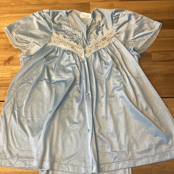 VANITY FAIR ⭐️ vintage nylon pajama set - Picture 2 of 5